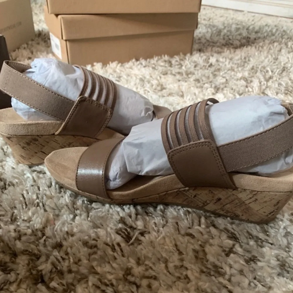 NWB Life Stride Wedge Sandals 7 1/2 M